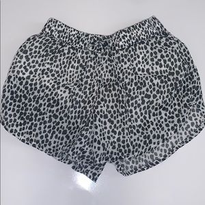 Old navy spotted shorts 3t